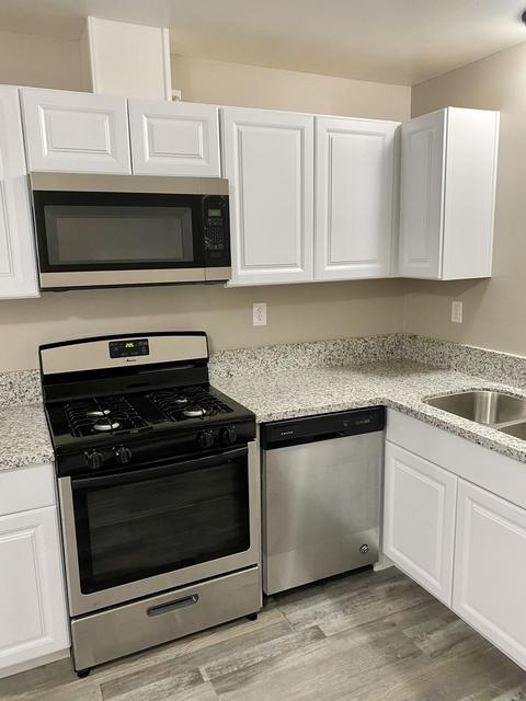 701 E Laurel Ave, Visalia, CA 93292 photo 13