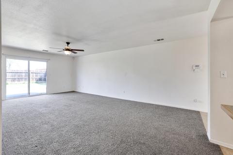 2012 Cochran Ave, Tulare, CA 93274 photo 2