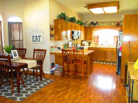 1290 E Fairview Ave, Tulare, CA 93274 photo 4