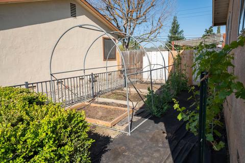 3208 E Stapp Ave, Visalia, CA 93292 photo 5