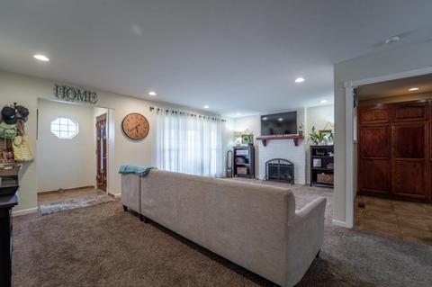 1017 E Beverly Dr, Tulare, CA 93274 photo 5