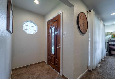 1017 E Beverly Dr, Tulare, CA 93274 photo 3