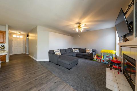 930 Shady St, Lemoore, CA 93245 photo 7