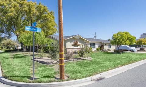 562 E Terrace Ave, Tulare, CA 93274 photo 4