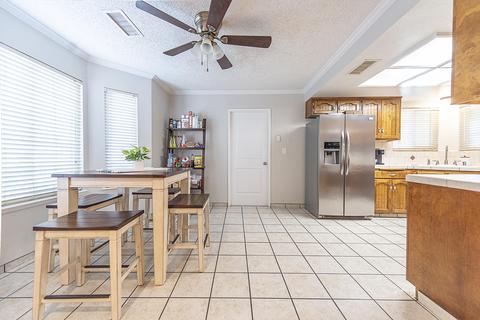 1937 E Alpine Ave, Tulare, CA 93274 photo 10
