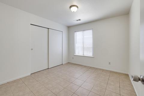 1922 E Douglas Ave, Visalia, CA 93292 photo 17