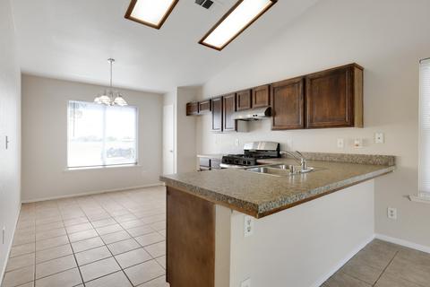 1922 E Douglas Ave, Visalia, CA 93292 photo 8