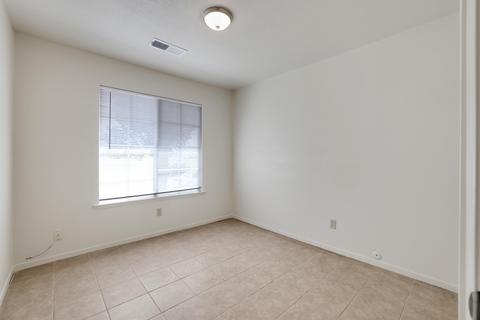 1922 E Douglas Ave, Visalia, CA 93292 photo 18