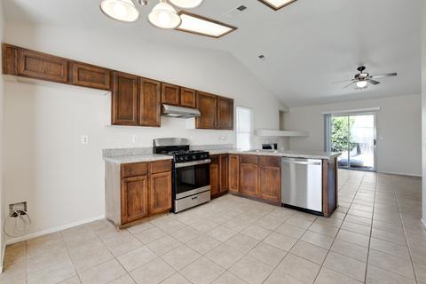 1922 E Douglas Ave, Visalia, CA 93292 photo 10