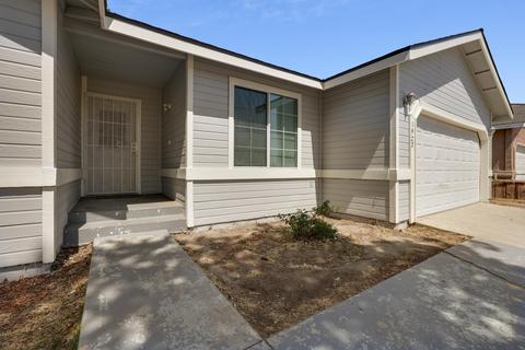 1922 E Douglas Ave, Visalia, CA 93292 photo 3