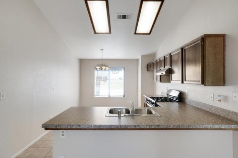 1922 E Douglas Ave, Visalia, CA 93292 photo 12