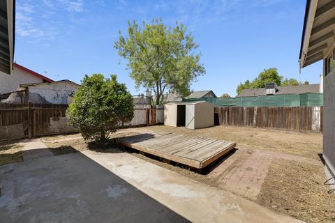 1922 E Douglas Ave, Visalia, CA 93292 photo 22