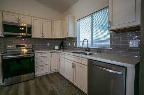 1462 Fir St, Lemoore, CA 93245 photo 4