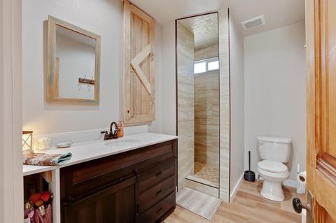 201 S D St, Exeter, CA 93221 photo 14