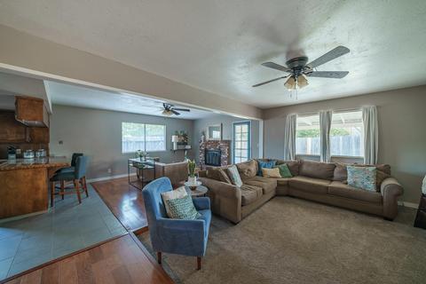 1315 E Carmelo Ave, Tulare, CA 93274 photo 4