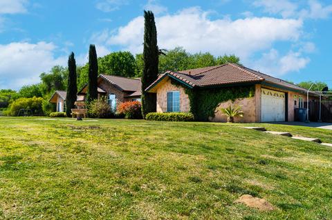 16367 Jackson Ave, Lemoore, CA 93245 photo 2