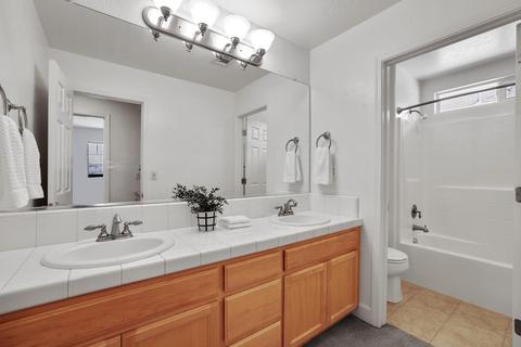 128 E Reese Ave, Visalia, CA 93277 photo 28