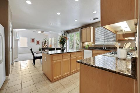 128 E Reese Ave, Visalia, CA 93277 photo 22