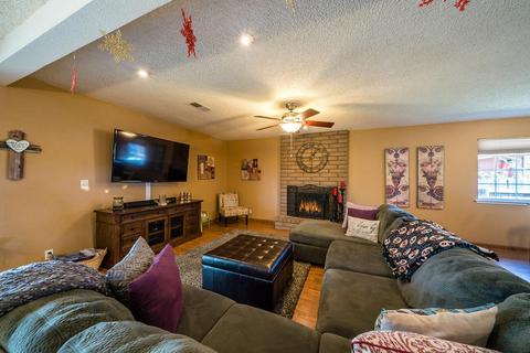 884 Cedar Ln, Lemoore, CA 93245 photo 5