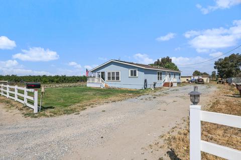 13531 17th Ave, Lemoore, CA 93245 photo 2