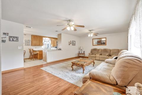 15875 Avenue 320, Ivanhoe, CA 93235 photo 4