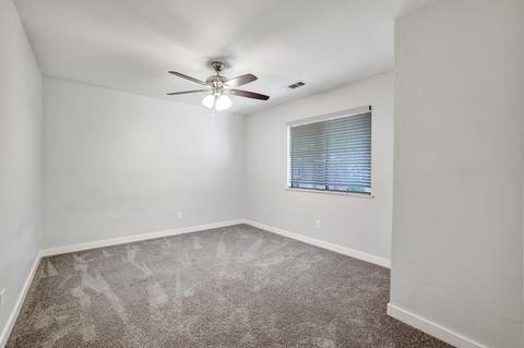 2111 E Iris Ave, Visalia, CA 93292 photo 17