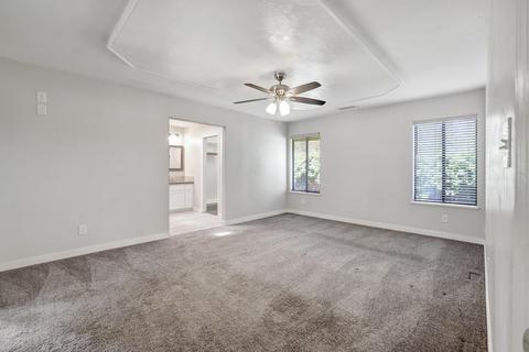 2111 E Iris Ave, Visalia, CA 93292 photo 23