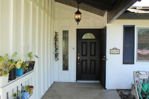 1034 E Howard Ct, Visalia, CA 93292 photo 4