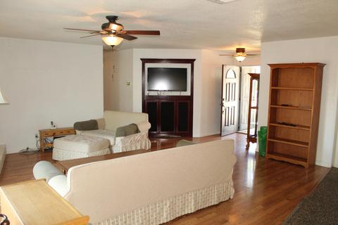 1034 E Howard Ct, Visalia, CA 93292 photo 8