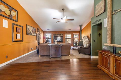 640 E Babcock Ave, Visalia, CA 93292 photo 11