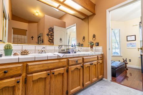 640 E Babcock Ave, Visalia, CA 93292 photo 24