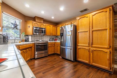 640 E Babcock Ave, Visalia, CA 93292 photo 18