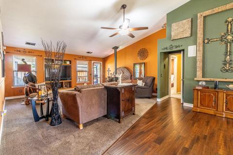 640 E Babcock Ave, Visalia, CA 93292 photo 12