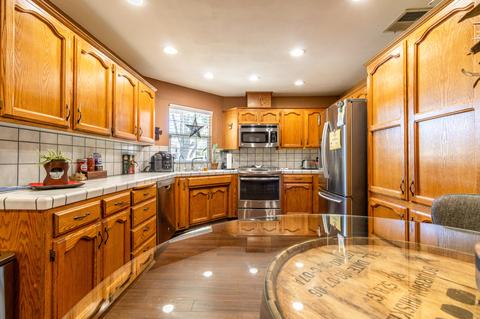 640 E Babcock Ave, Visalia, CA 93292 photo 19