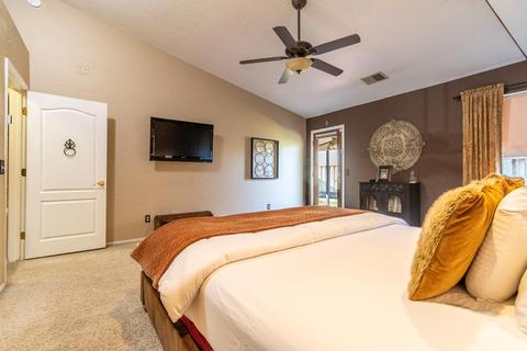 640 E Babcock Ave, Visalia, CA 93292 photo 22