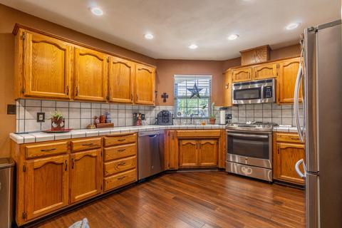 640 E Babcock Ave, Visalia, CA 93292 photo 17