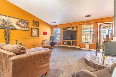 640 E Babcock Ave, Visalia, CA 93292 photo 13