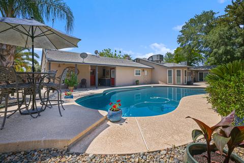 1015 E Palm Dr, Exeter, CA 93221 photo 2