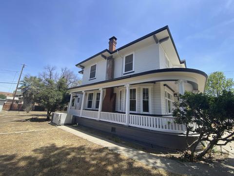 130 E 11th St, Hanford, CA 93230 photo 2