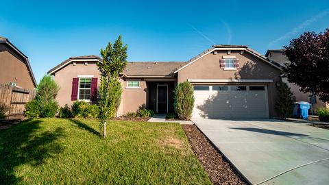 1158 Par Ave, Lemoore, CA 93245 photo 2