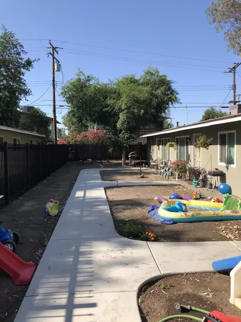 511 E Kaweah Ave, Visalia, CA 93292 photo 4