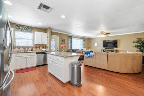 2060 E Bardsley Ave, Tulare, CA 93274 photo 14