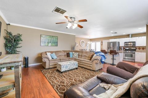 2060 E Bardsley Ave, Tulare, CA 93274 photo 8