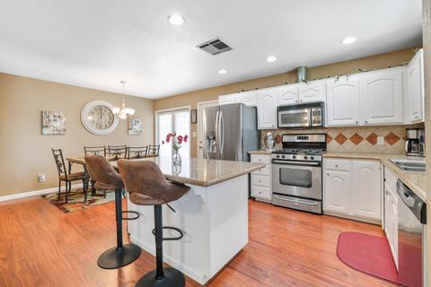 2060 E Bardsley Ave, Tulare, CA 93274 photo 10
