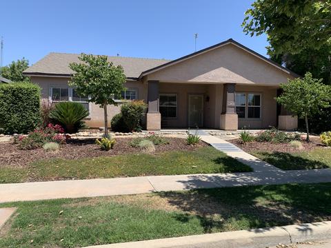 1269 Vine St, Exeter, CA 93221 photo 2