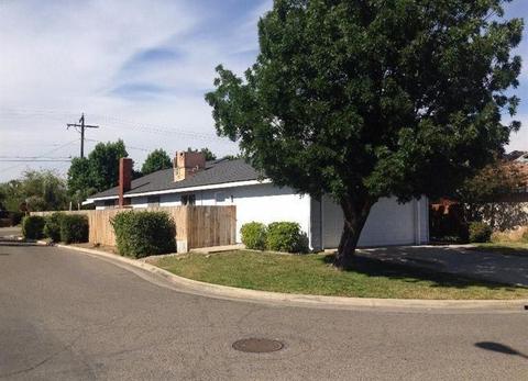 1408 E Ferguson Ct, Visalia, CA 93292 photo 2