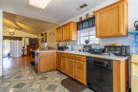 375 Morningside Dr, Dinuba, CA 93618 photo 11