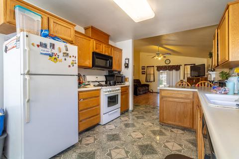 375 Morningside Dr, Dinuba, CA 93618 photo 12