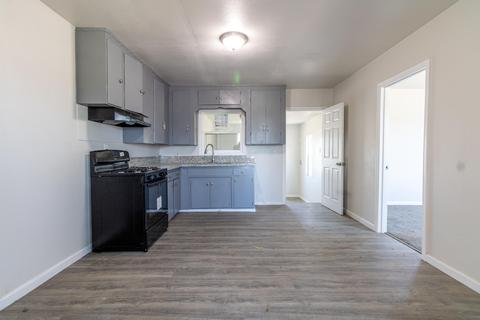 526 E Beacon Ave, Tulare, CA 93274 photo 6