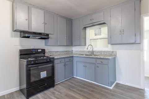 526 E Beacon Ave, Tulare, CA 93274 photo 9